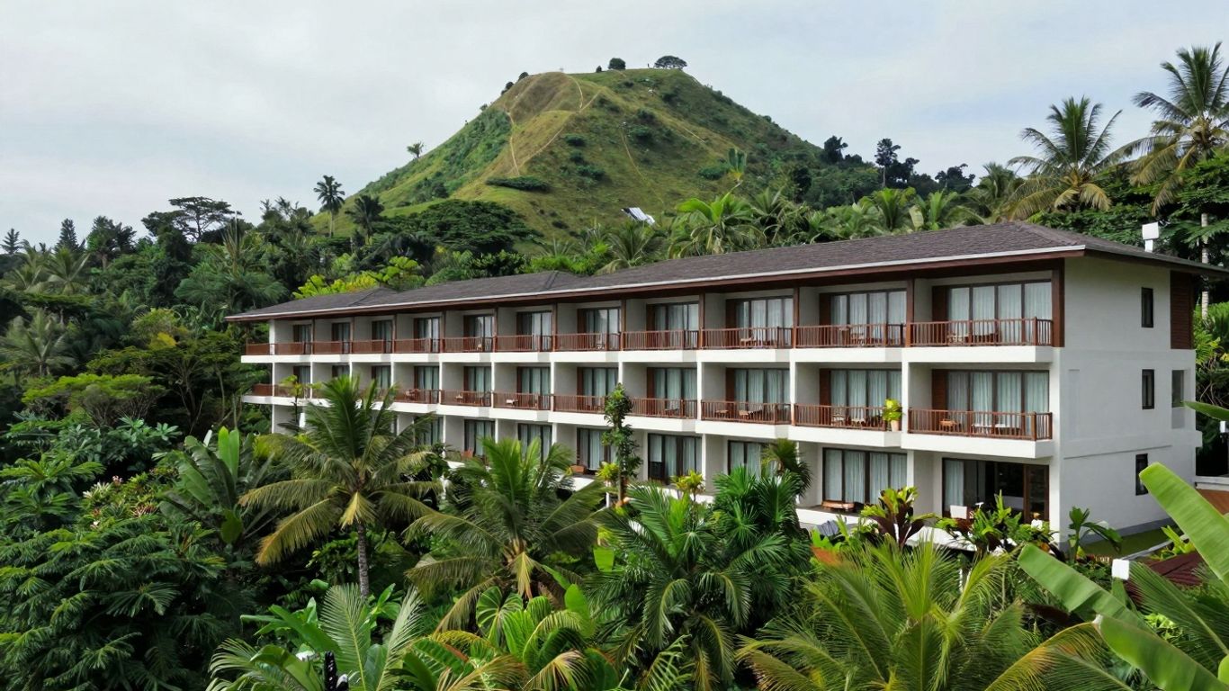 Green Hill Boutique Hotel with tropical greenery