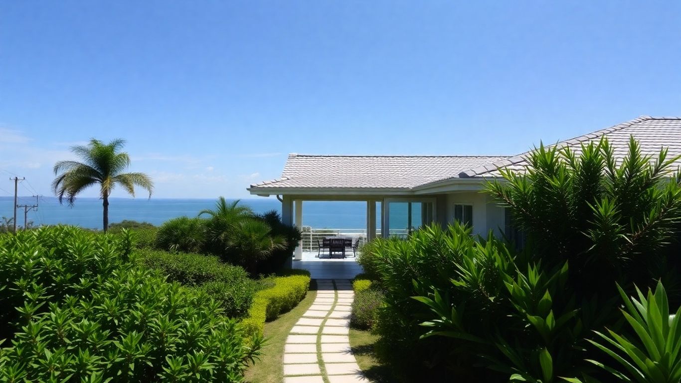 Casa de vacaciones soleada con paisaje verde y lago.