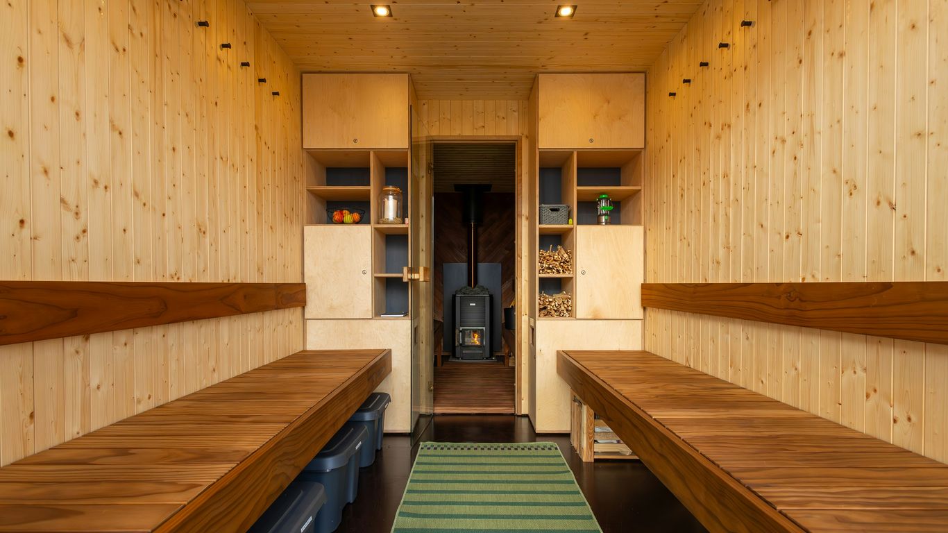 a long row of wooden benches sitting next to each other