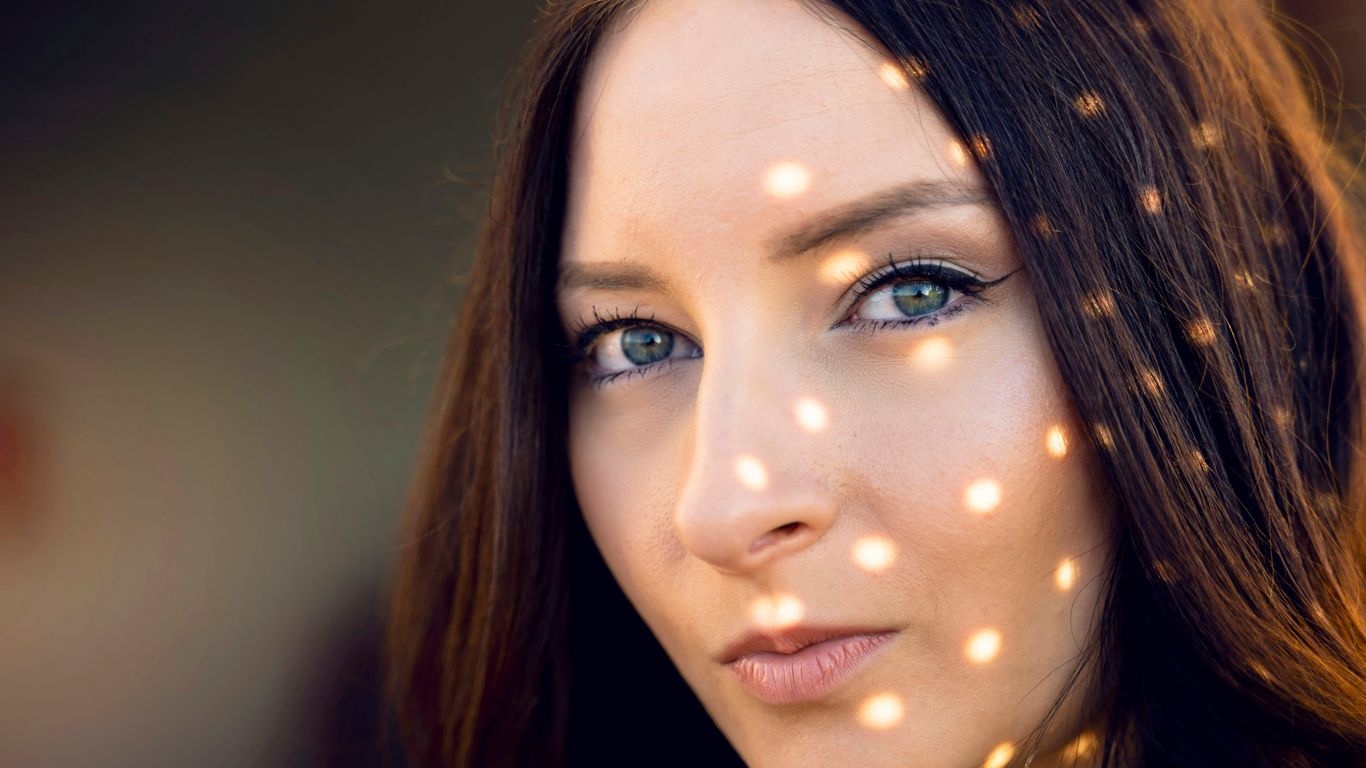 woman with blonde hair