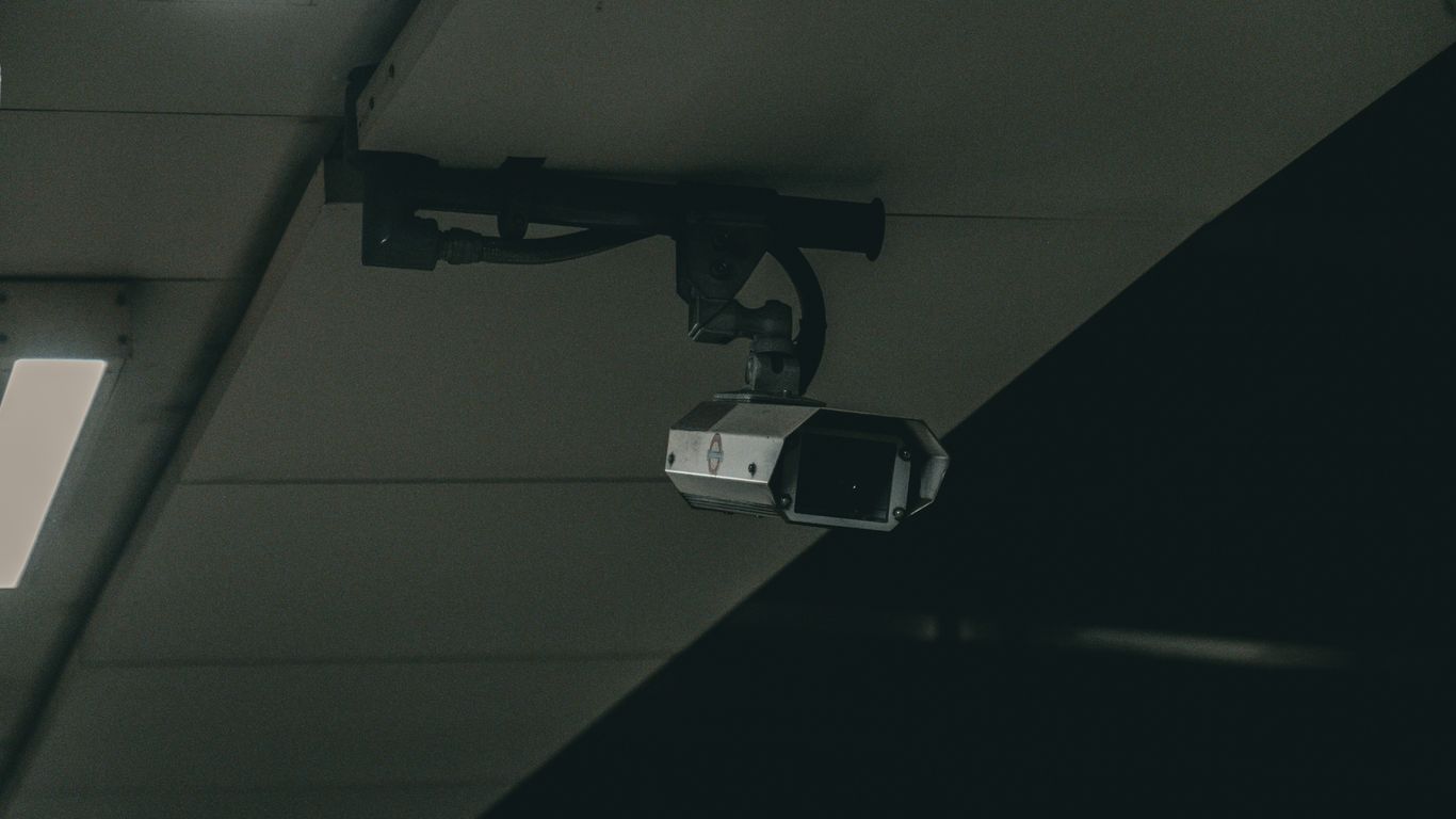 a security camera mounted to the ceiling of a building