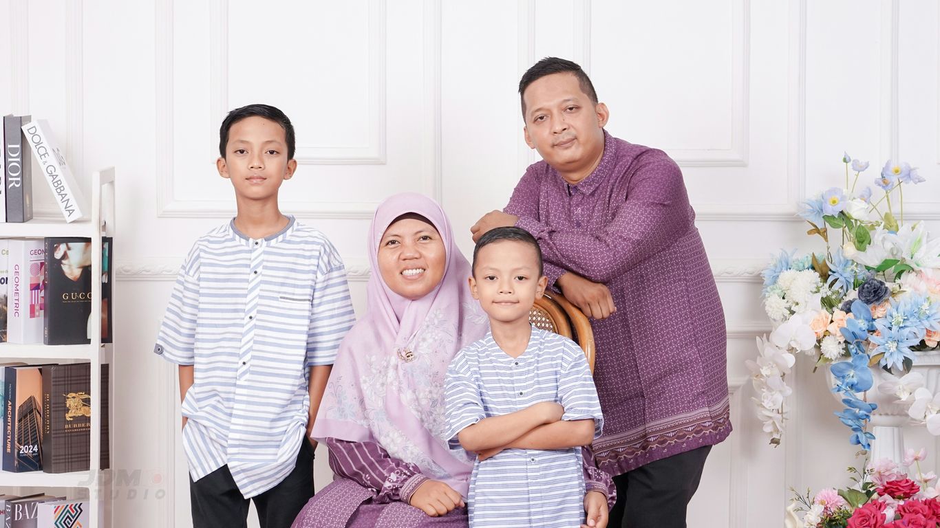 Happy family of VA homebuyers in North Georgia