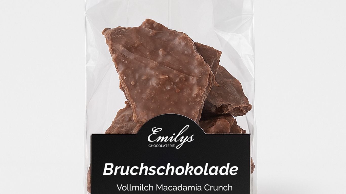 A bag of Emily's Chocolaterie Bruchschokolade Vollmilch Macadamia Crunch.