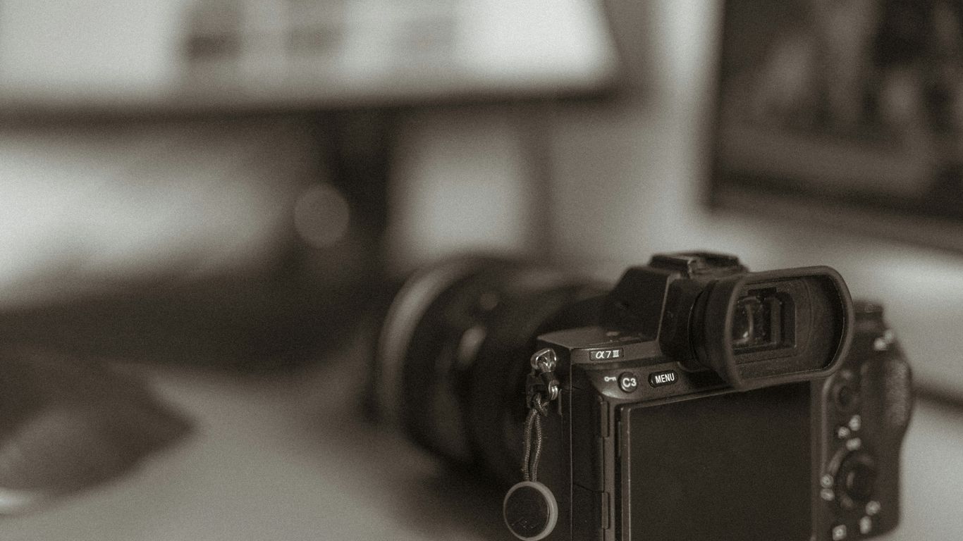 a black and white photo of a camera