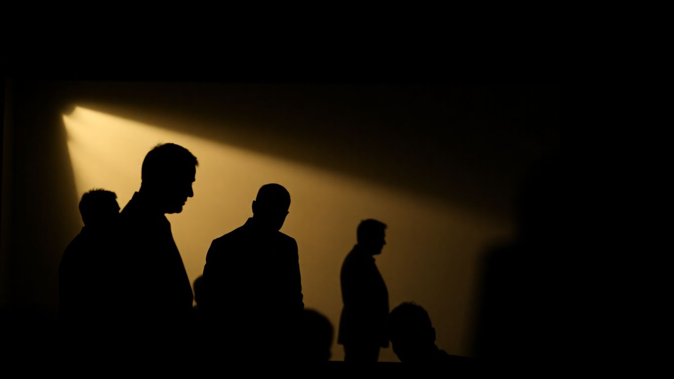 Tensiuni politice în România, viitor incert.