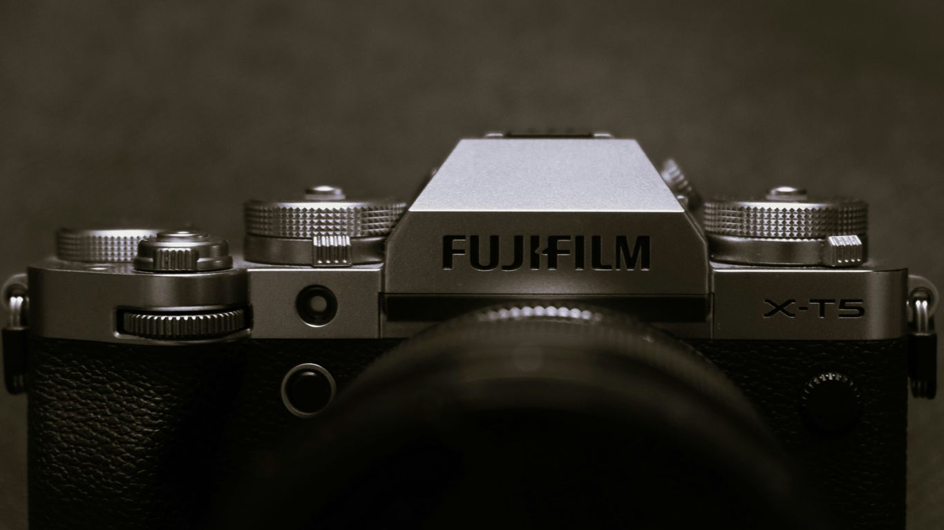 a black and white photo of a camera