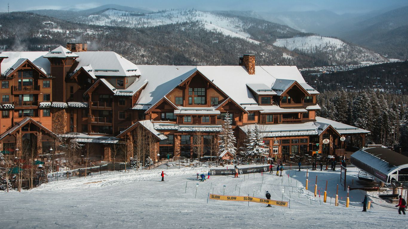 a ski lodge with a lot of snow on the ground