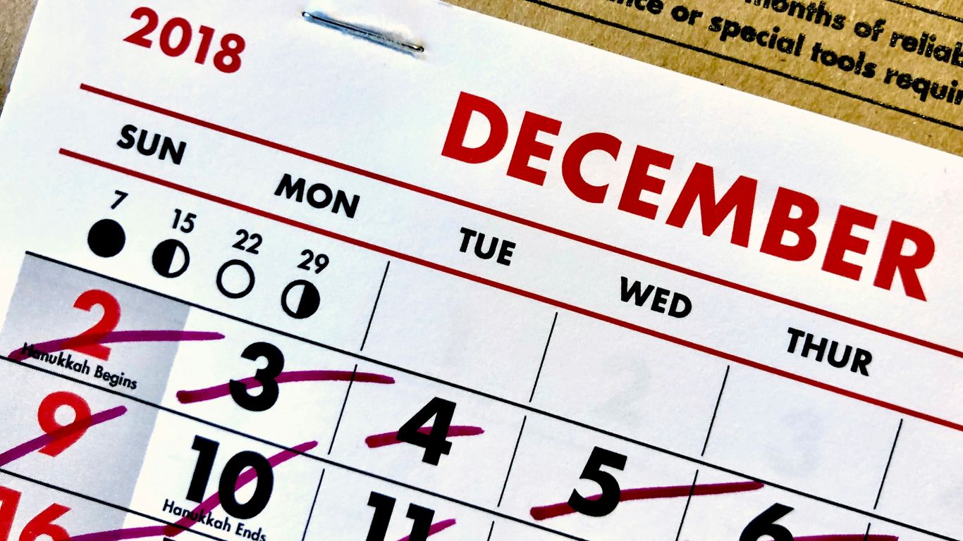2018 December calendar with crossout marks