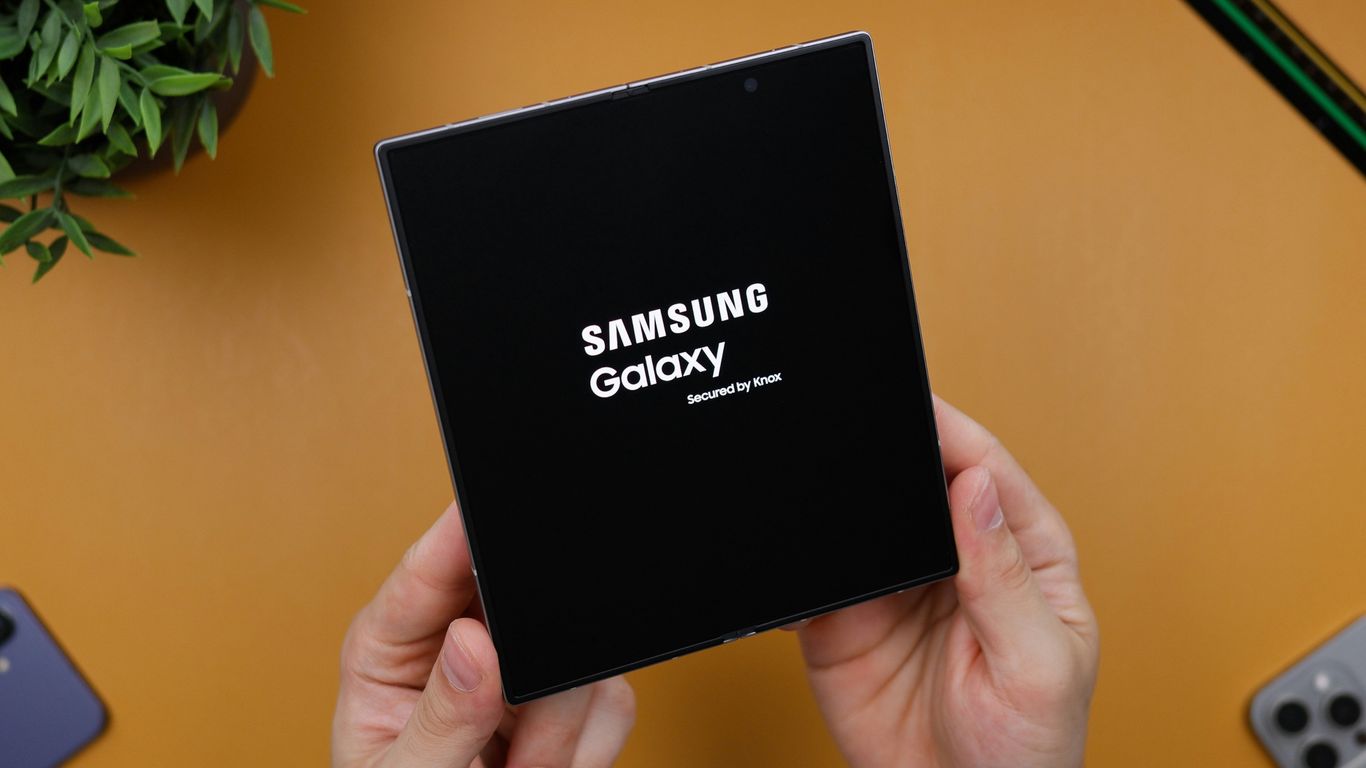 Top 5 Best Folding Phones to Unfold Your World in 2026 | TechAnnouncer