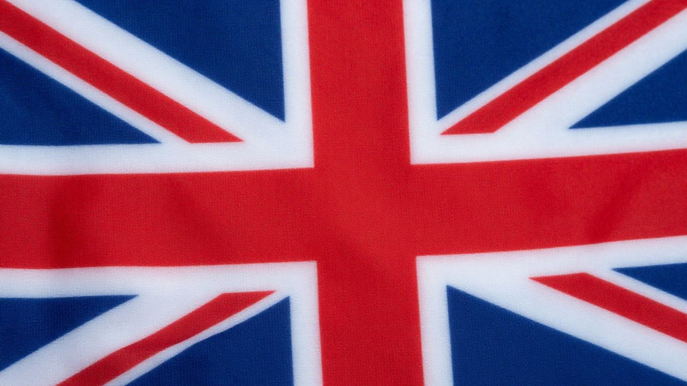 Bandera del Reino Unido ondeando con orgullo.