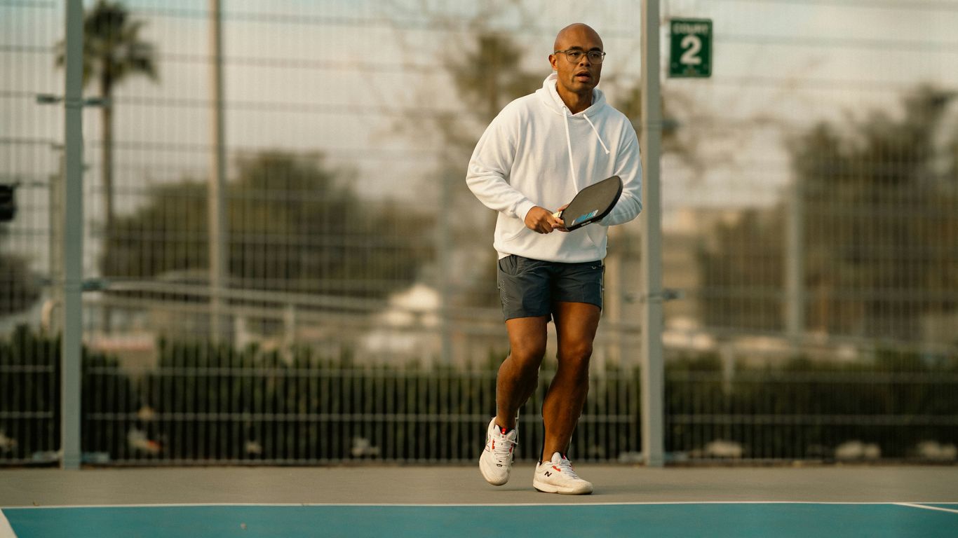 A man standing on a tennis court holding a racquet