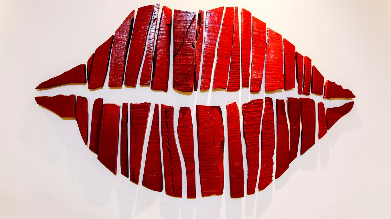 red lip wall decor