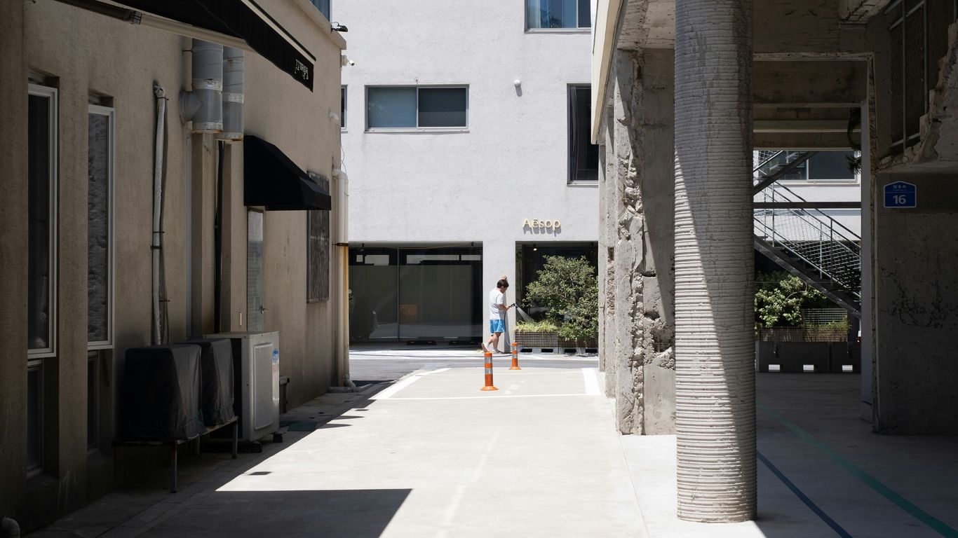 a street with a building and a street sign