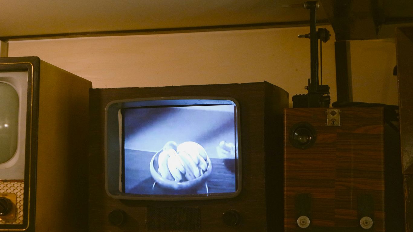 An old fashioned television sitting next to a wall