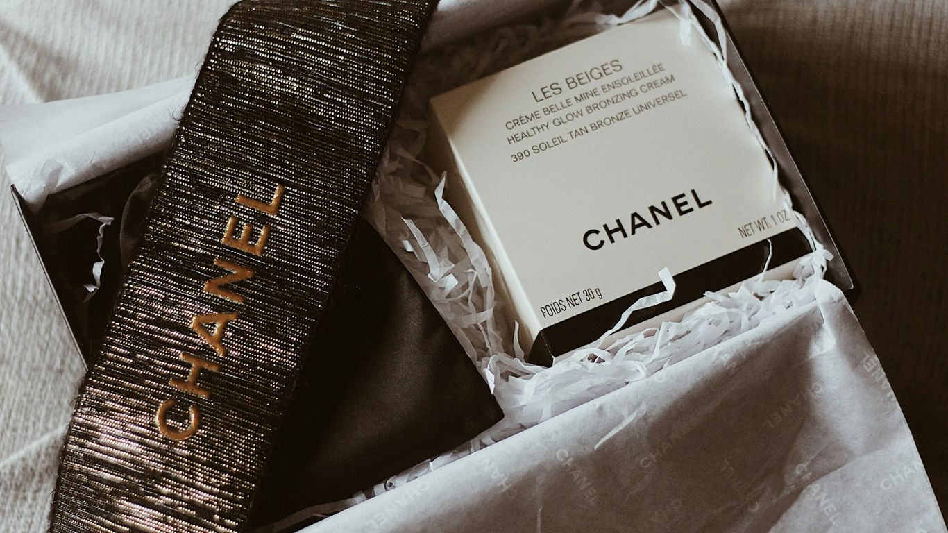 black and white labeled box