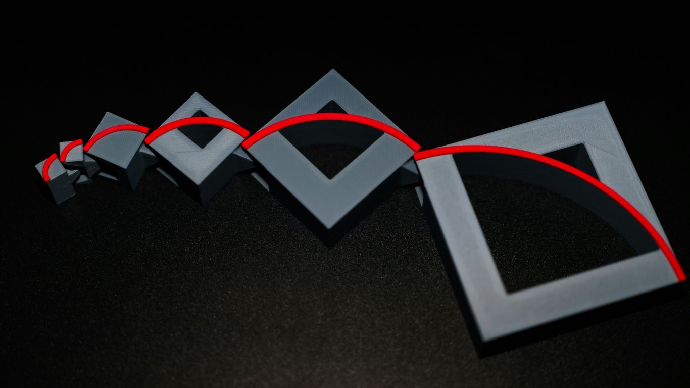 Diamonds with a red arc arranged in a wavy line.