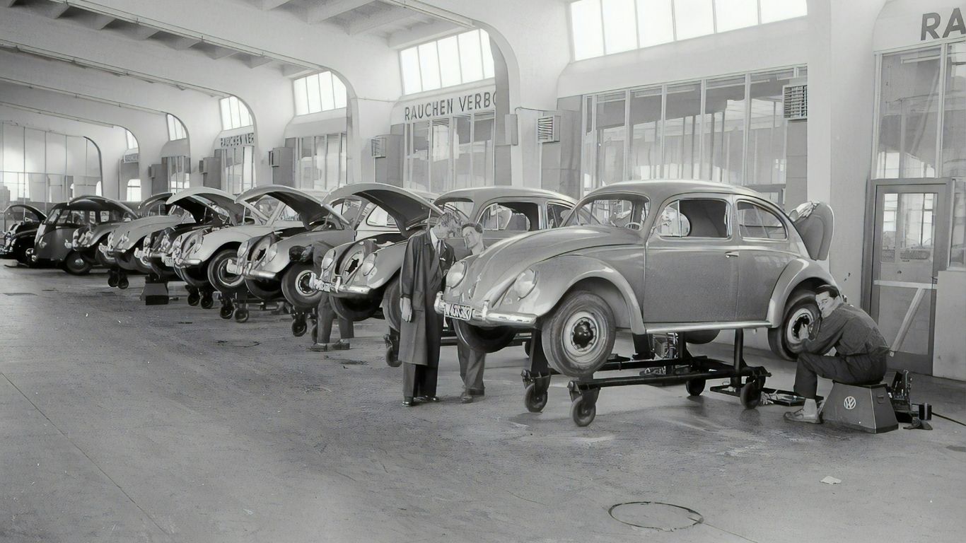 grayscale photo of vintage cars parked in front of building