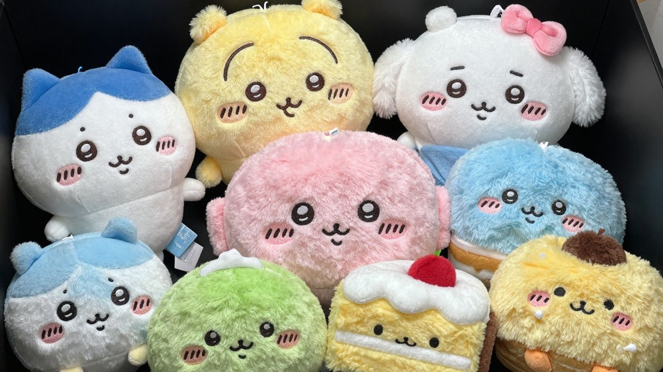 Cute squishy kawaii plush toys in pastel colors.