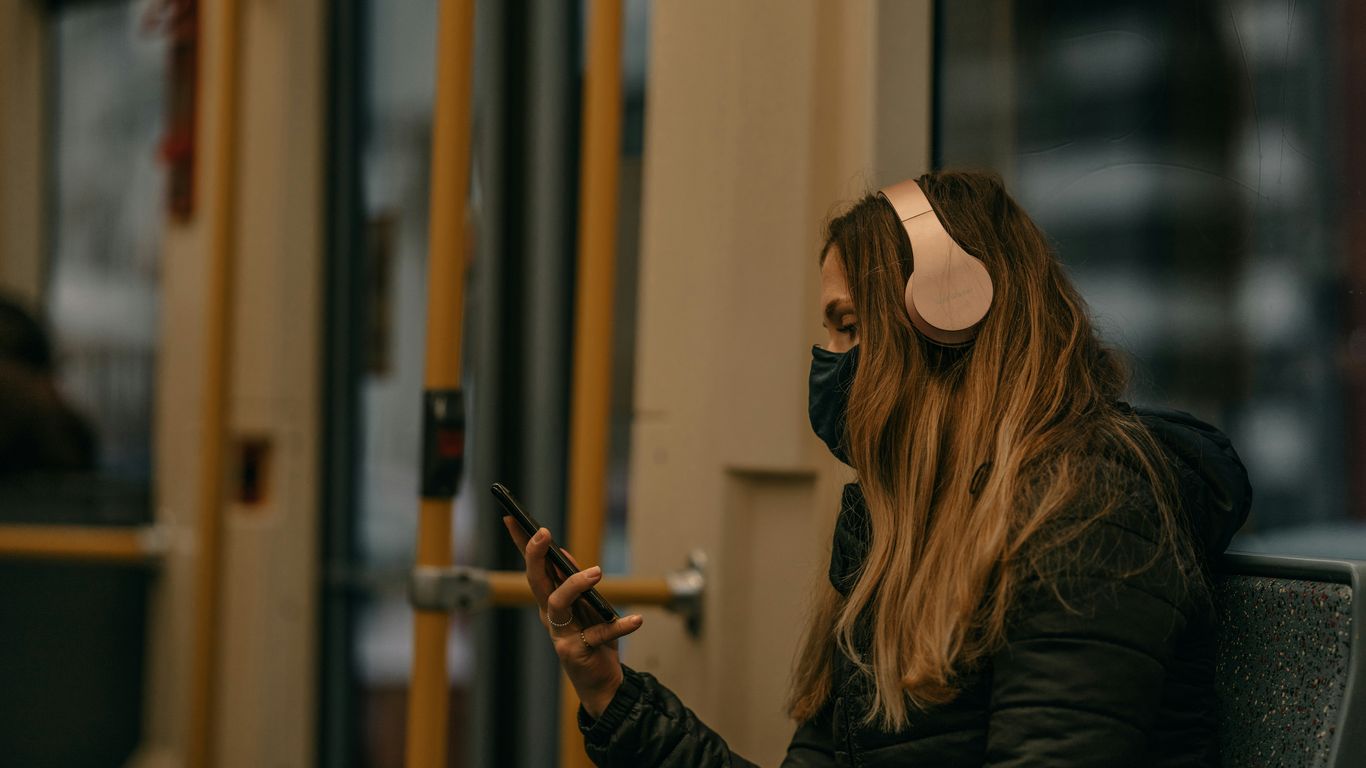 woman in black long sleeve shirt holding smartphone