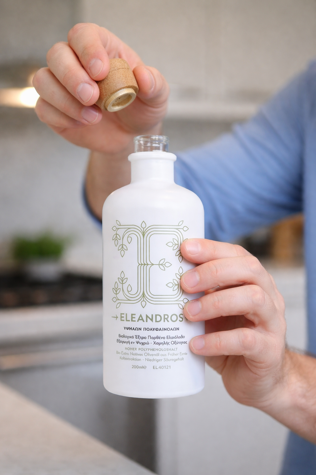 Flasche Olivenöl geöffnet