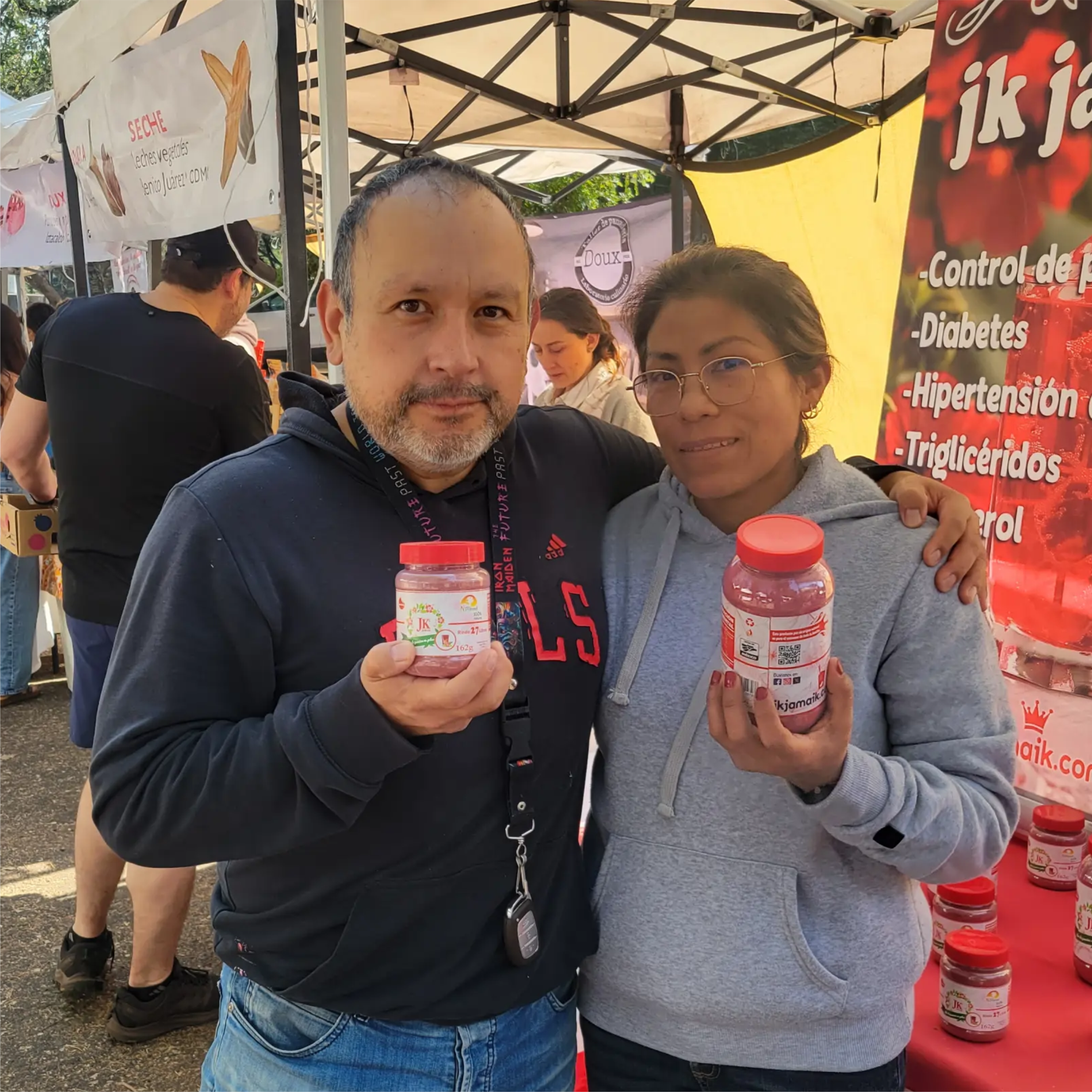 Comunidad JK con frascos de JK JAMAIK