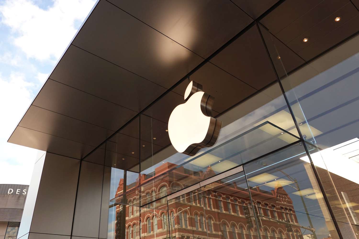 Apple: A masterclass in style and branding for modern businesses