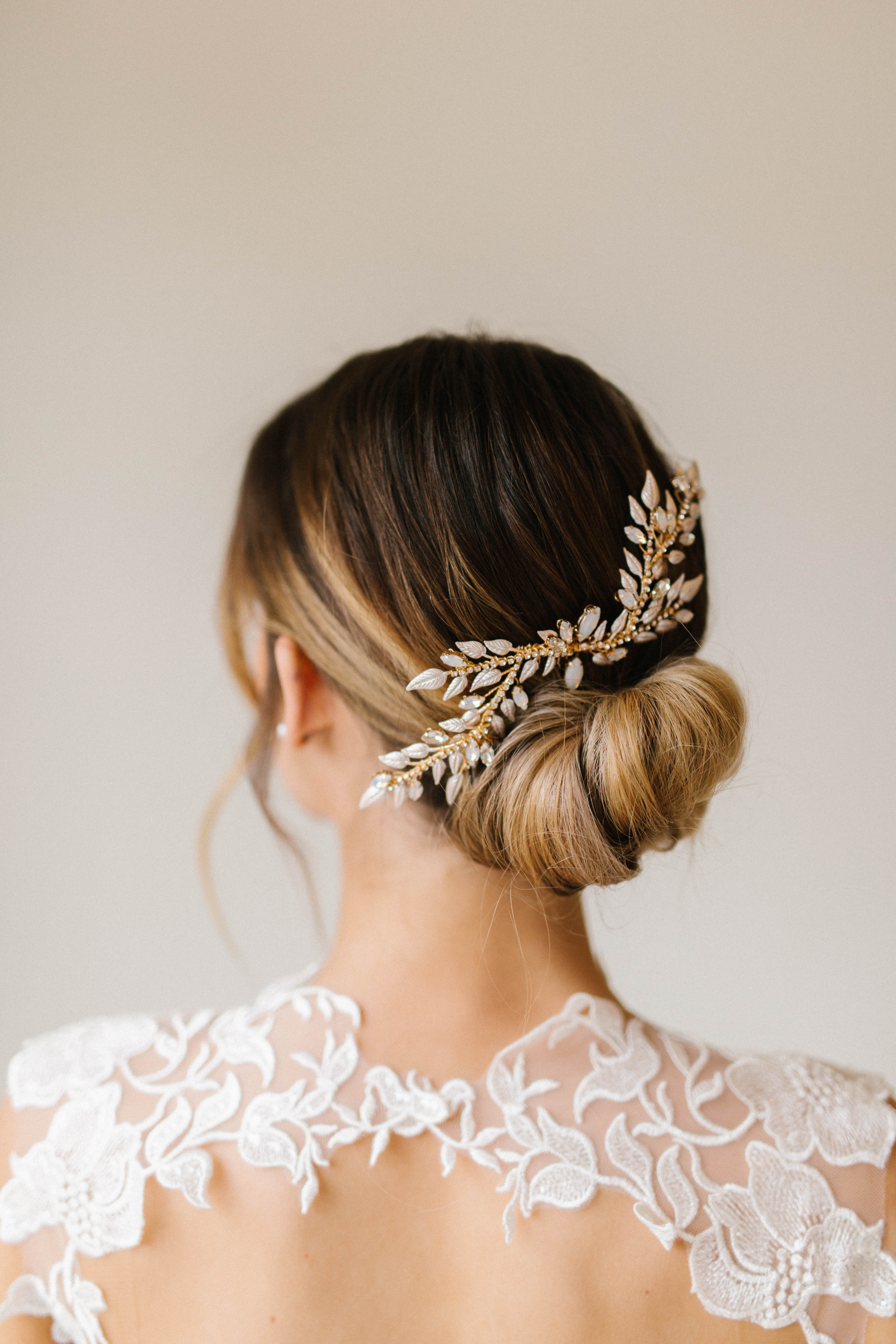 Modern bride wearing gloves with layered accessories
