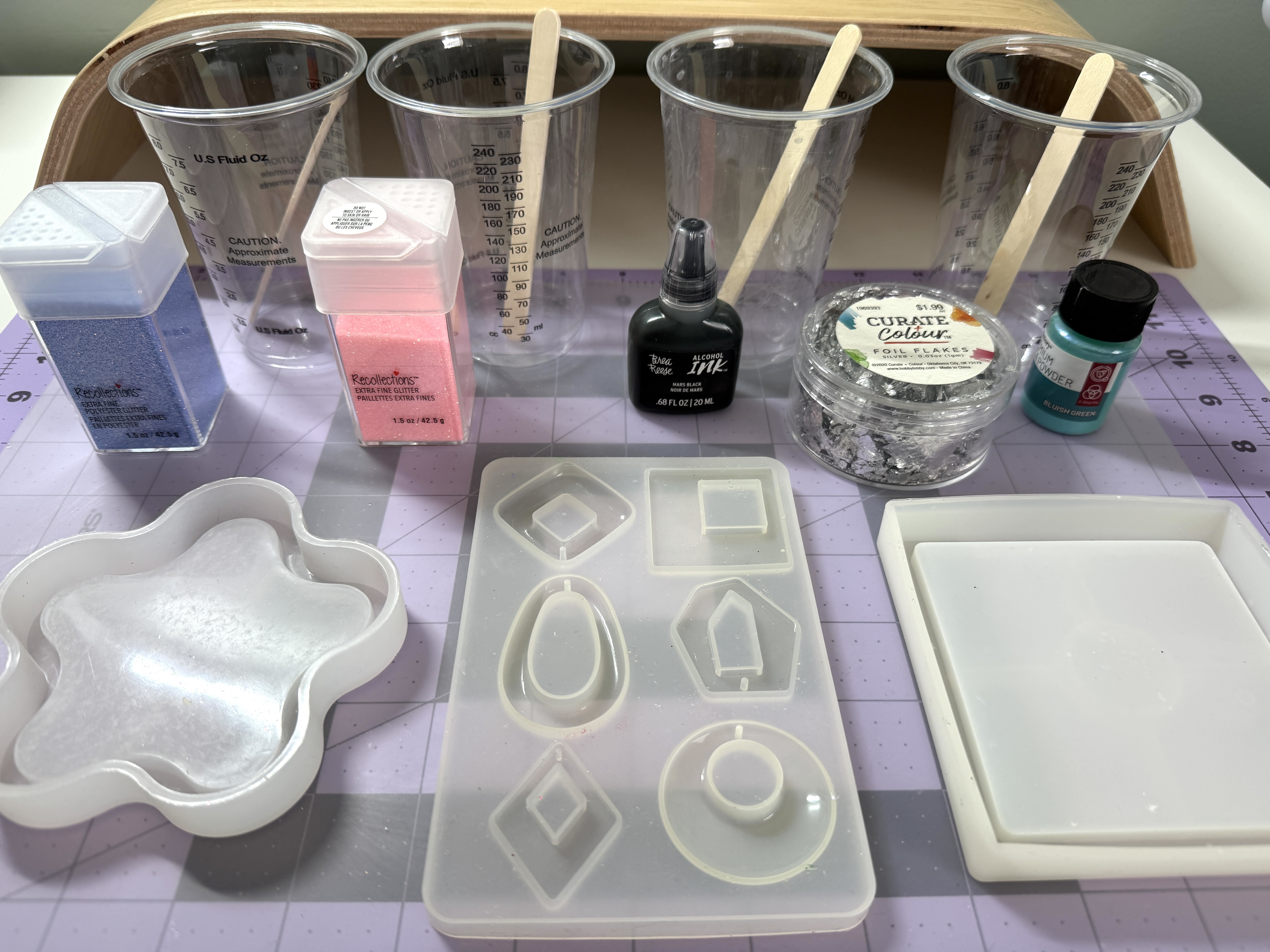 Epoxy Resin: A Beginner's Guide to learn the Art of Resin Crafting ...